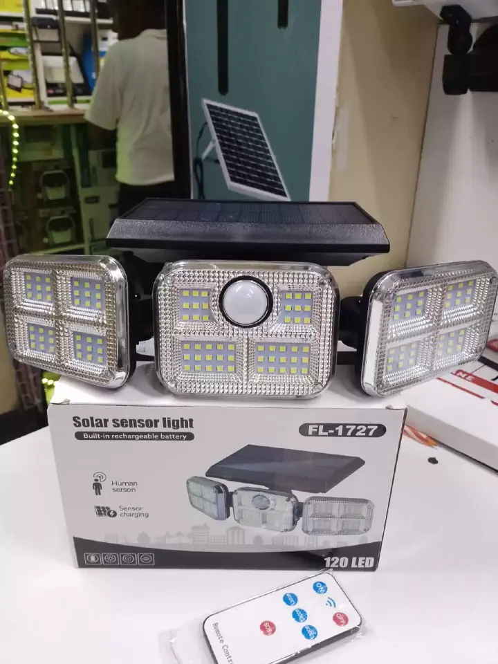 Solar Motion Sensor Flood Light with Remote Control – Triple Rotatable Heads, Waterproof Outdoor Security Light, High-Brightness LED, Automatic Night Lighting.