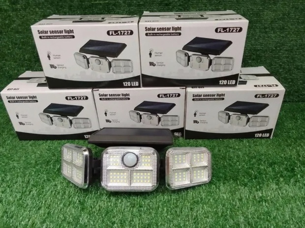 Solar Motion Sensor Flood Light with Remote Control – Triple Rotatable Heads, Waterproof Outdoor Security Light, High-Brightness LED, Automatic Night Lighting.