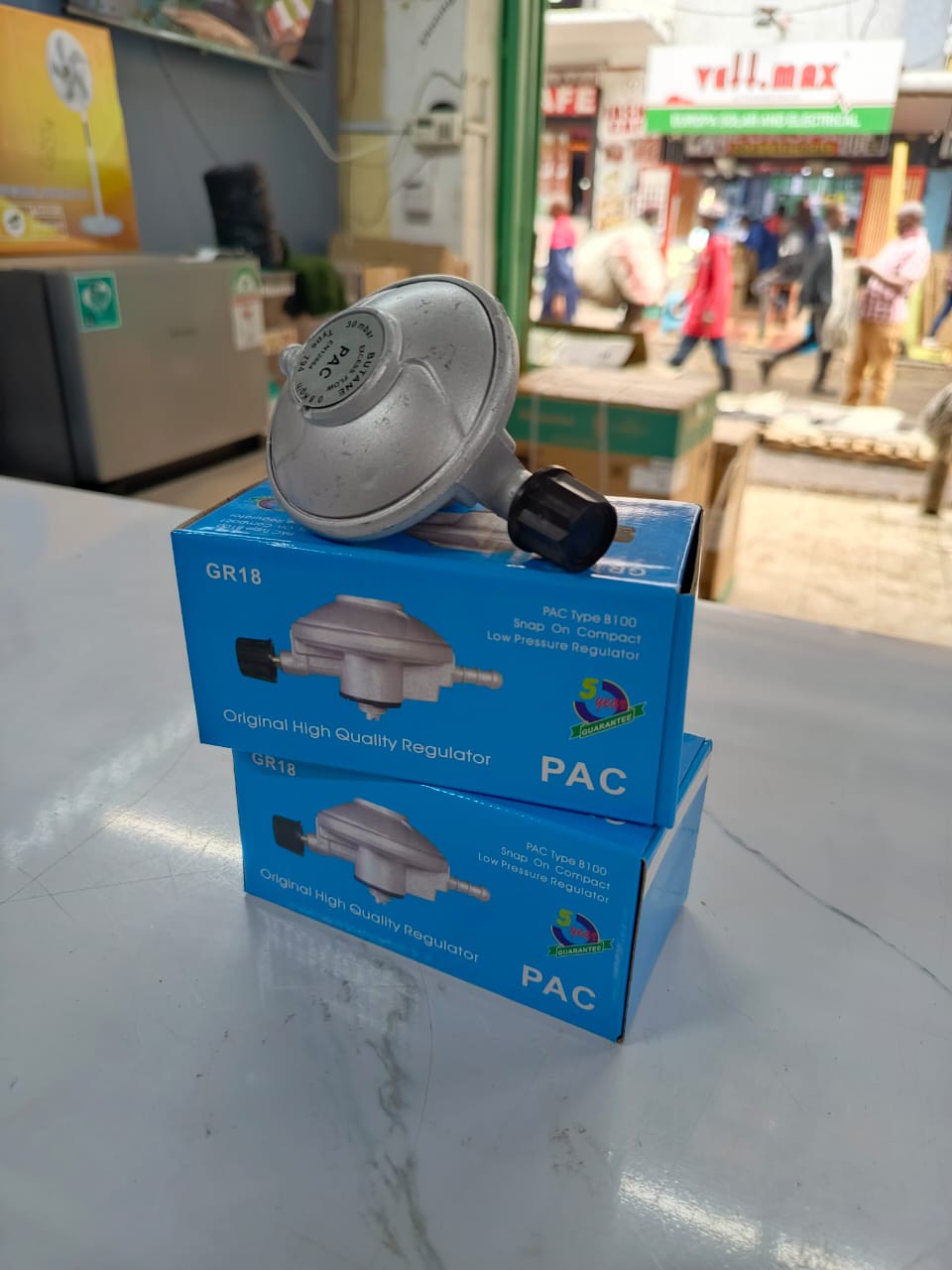 Gas Regulator for 6 Kg LPG Cylinder – Safe, Leak-Proof & Durable Design. Designed to provide safe, stable, and efficient gas pressure control for small LPG cylinders commonly used in homes, bedsitters