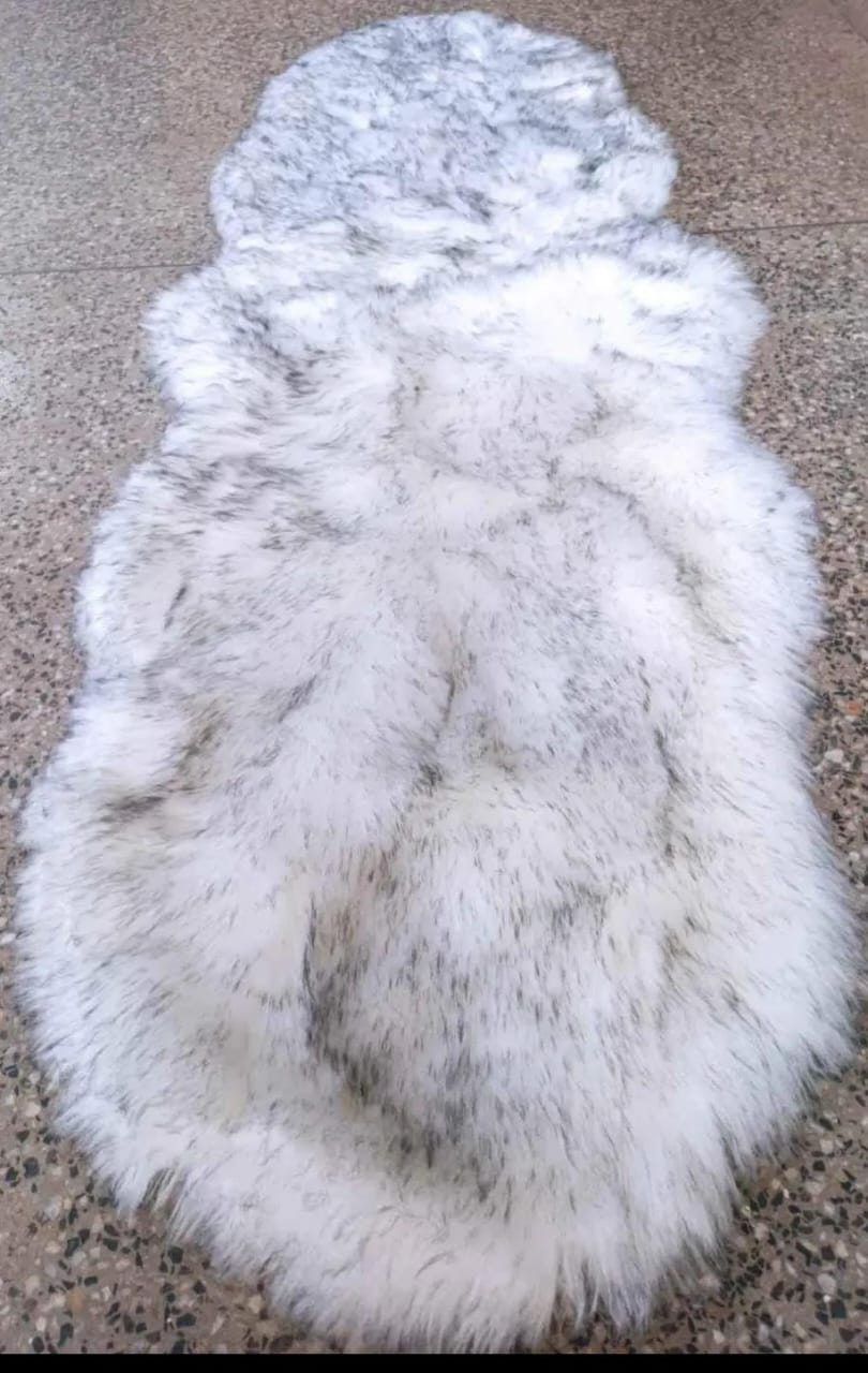 Fluffy bedside/ car dashboard mat ▪Chiwawa