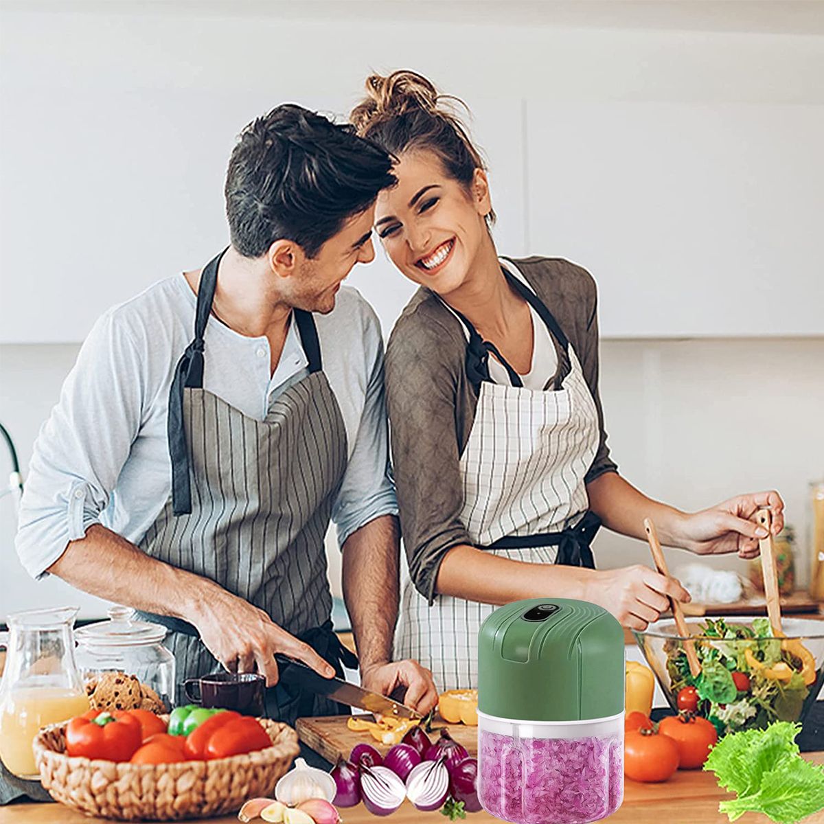 250ml Electric Garlic Chopper Portable Food Crusher Multifunctional Kitchen Mincer Vegetable Onion Chopper Press Blender Fruit Nut Meat Chilli Grinder Seasoning Spice Tools