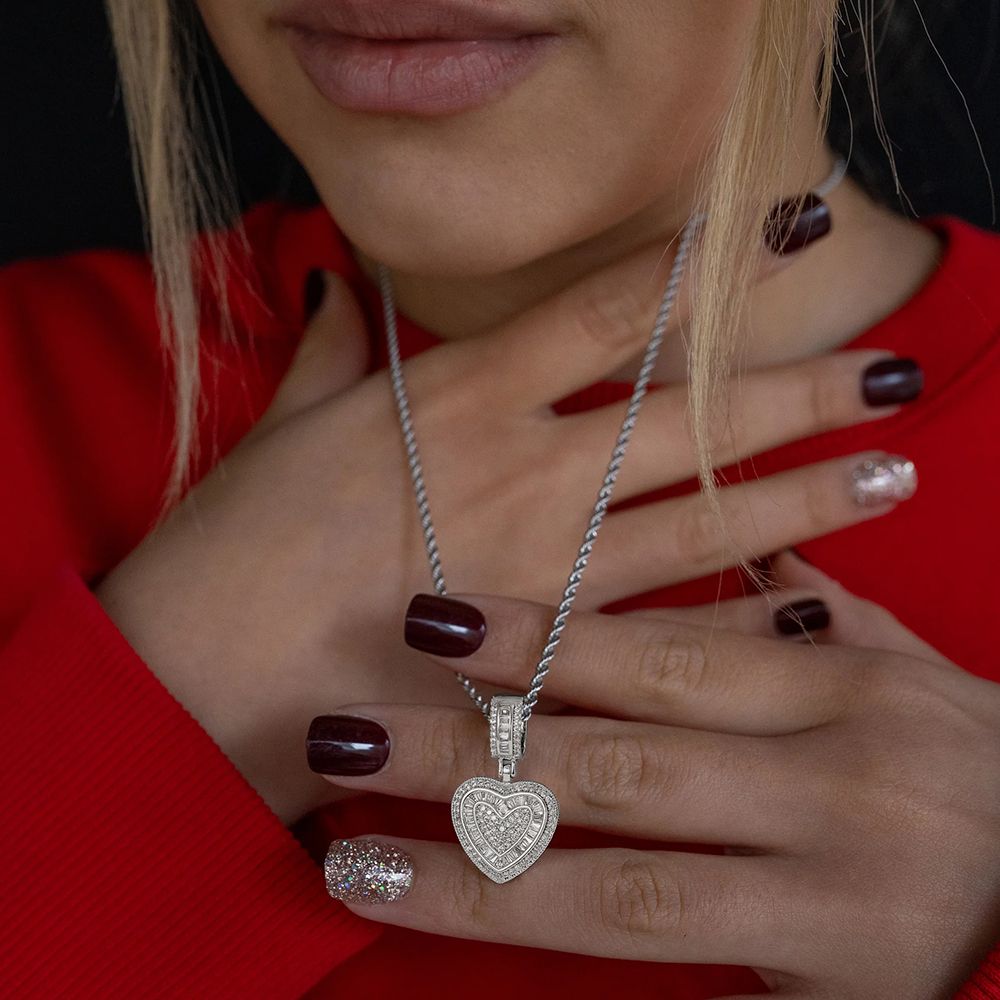 Ladies Heart Pendant Necklace Luxurious Hip Hop Style Jewelry for Women and Men Iced Out Shiny Cubic Zirconia
