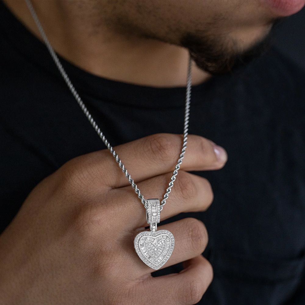 Ladies Heart Pendant Necklace Luxurious Hip Hop Style Jewelry for Women and Men Iced Out Shiny Cubic Zirconia