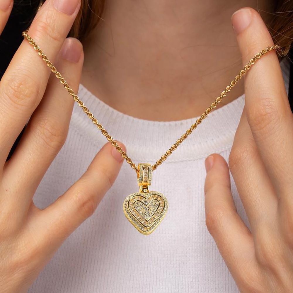 Ladies Heart Pendant Necklace Luxurious Hip Hop Style Jewelry for Women and Men Iced Out Shiny Cubic Zirconia