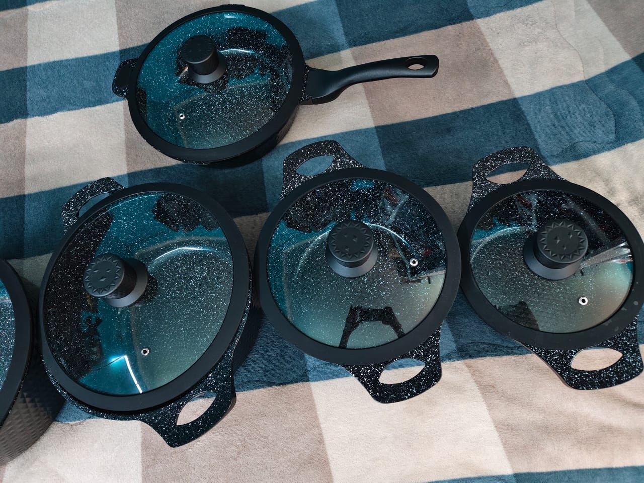 Offer 11 pieces Bosch Granite Non- Stick Quality Cookware Set with An additional Free Mwiko. Contains 4 Cooking sufuria and a pan like sufuria with silicon coated glass lids and removable handles