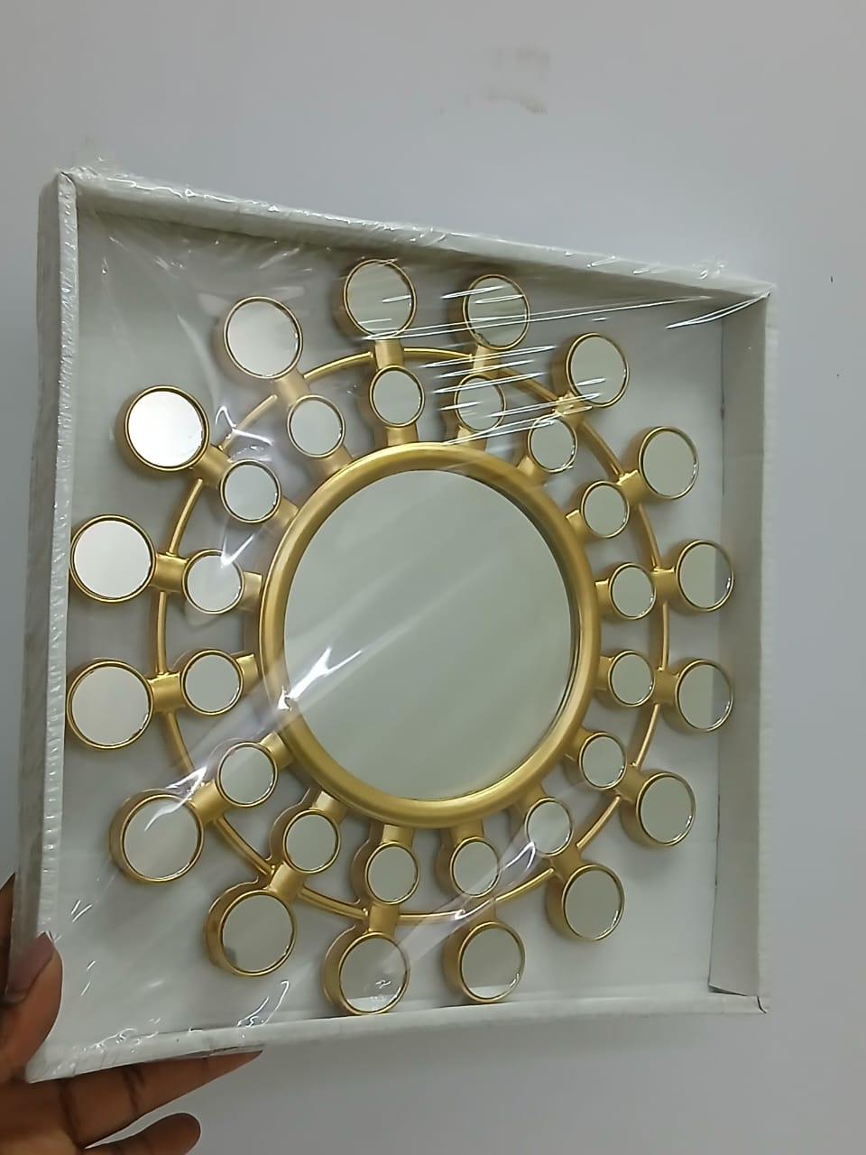 Decorative Wall Hanging Frame Art / Mirror ✨
Art and reflection in one stunning piece.
Elevate your interior décor with this elegant wall hanging frame art mirror, designed to add a luxurious and arti