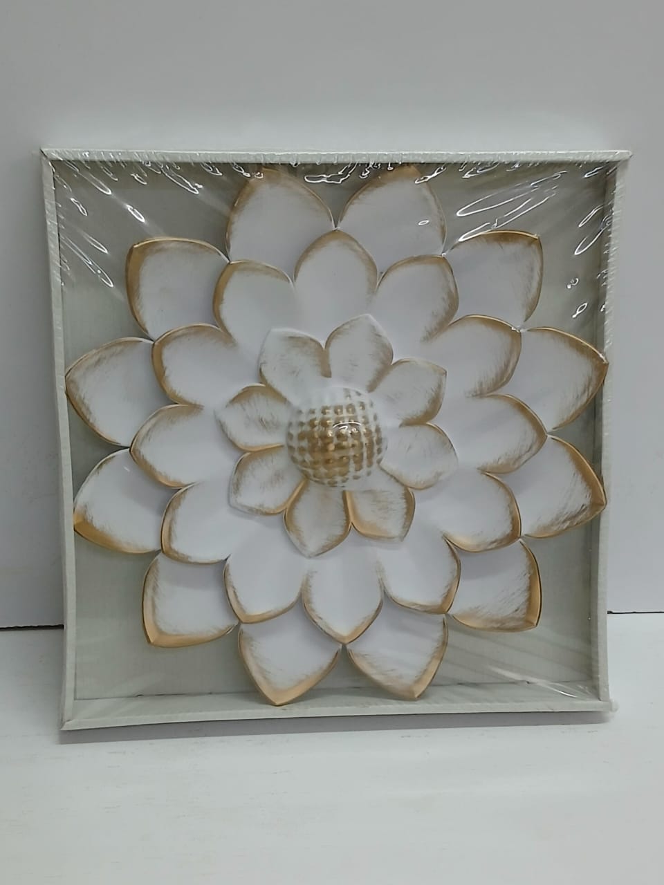 Decorative Wall Hanging Frame Art / Mirror ✨
Art and reflection in one stunning piece.
Elevate your interior décor with this elegant wall hanging frame art mirror, designed to add a luxurious and arti