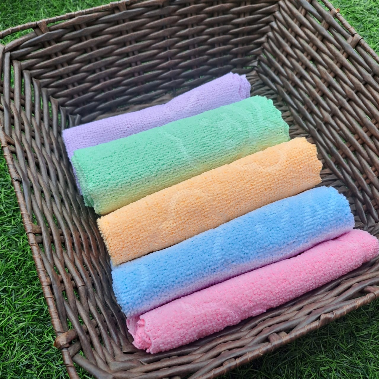 10pcs Microfiber Kitchen Cloth
▪️ Material: Microfiber
▪️ Size: 30 × 30 cm
▪️ Highly absorbent – perfect for wiping spills
▪️ Lint-free & scratch-free – safe for glass, plates, and surfaces
▪️ Durable