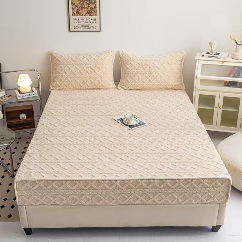 🎤🎤 Luxurious sharper fitted mattress cover
◼️Milk derived fibre
◼️ Velvety &soft texture 
◼️6×7