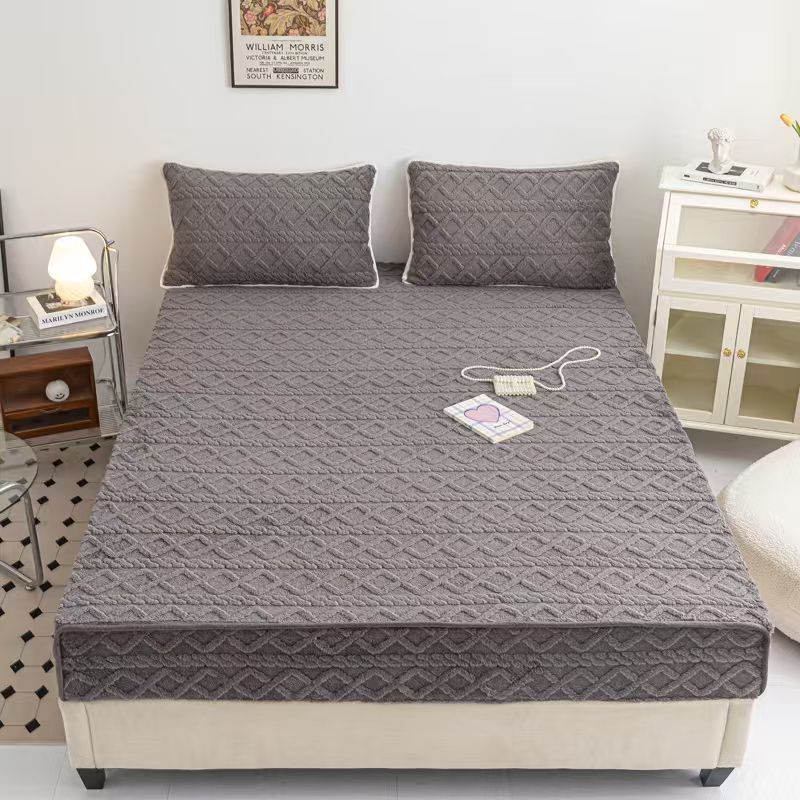 🎤🎤 Luxurious sharper fitted mattress cover
◼️Milk derived fibre
◼️ Velvety &soft texture 
◼️6×7