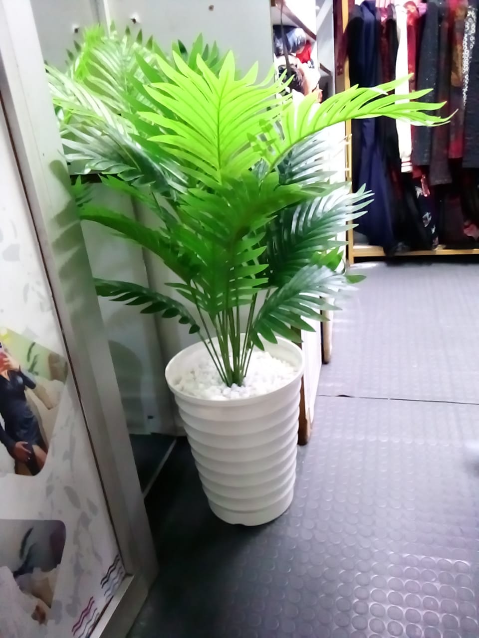 Palm 3 feet artificial plus vase and stones