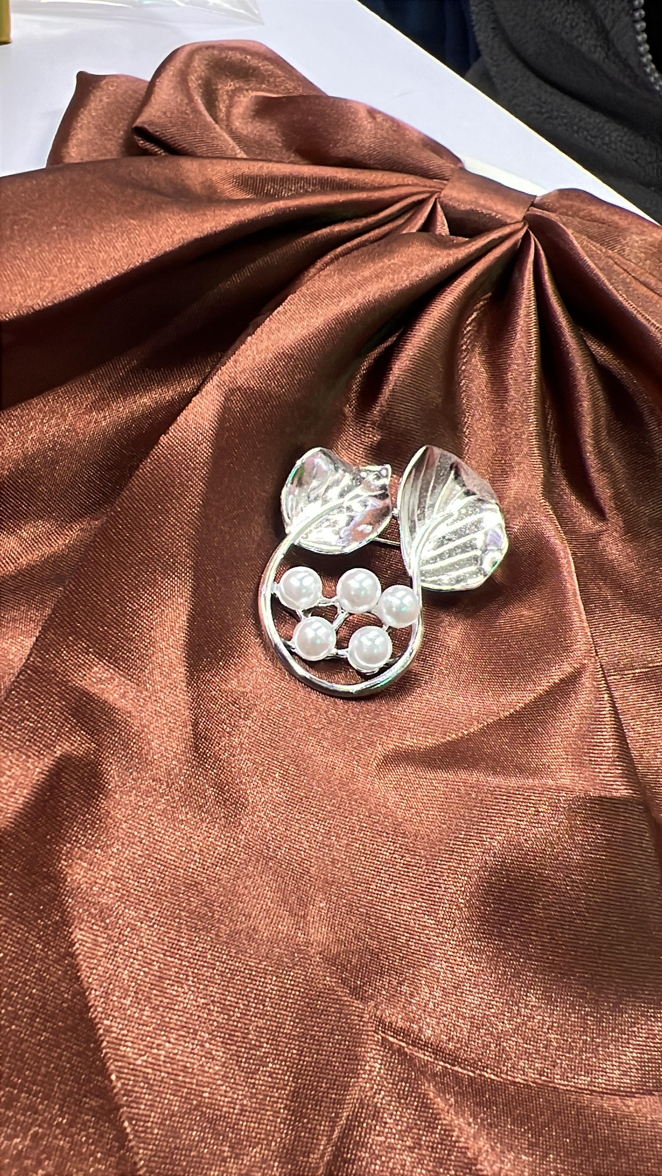 High-end fashion brooches set of 3pcs gold and 3pcs silver