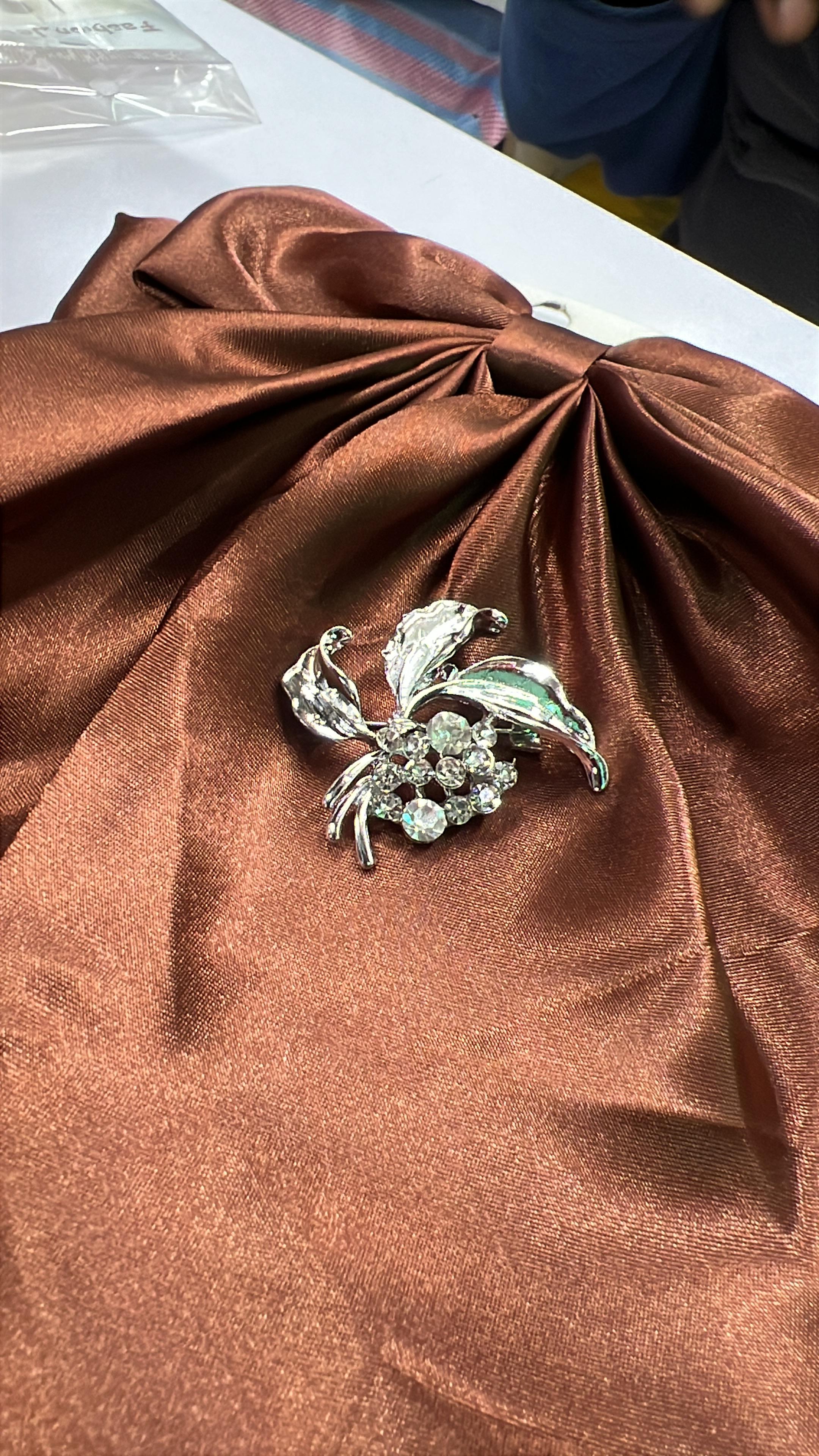 High-end fashion brooches set of 3pcs gold and 3pcs silver