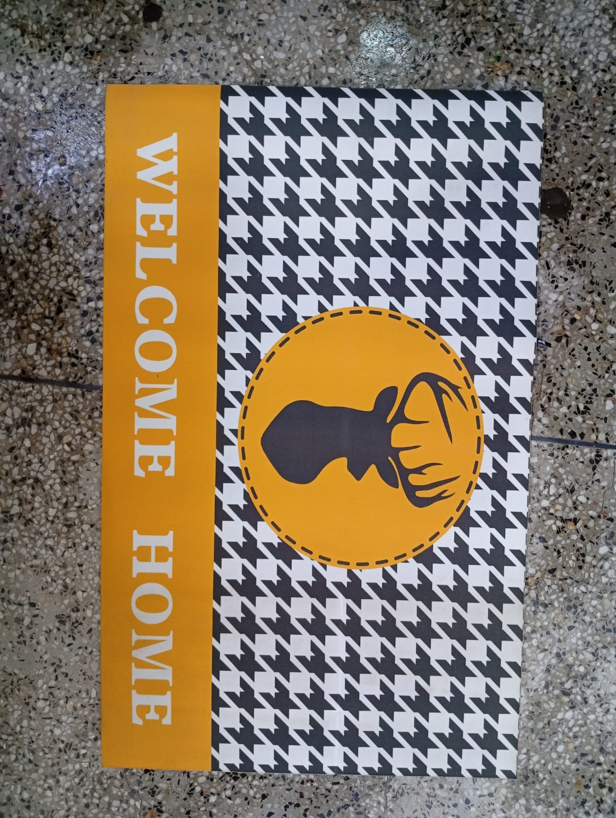 DOOR MATS. Rubber doormats, soft and comfortable, super absorbent, anti-skid and not easy to move, Instantaneous super absorbent water can be dried immediately without repeated wiping.