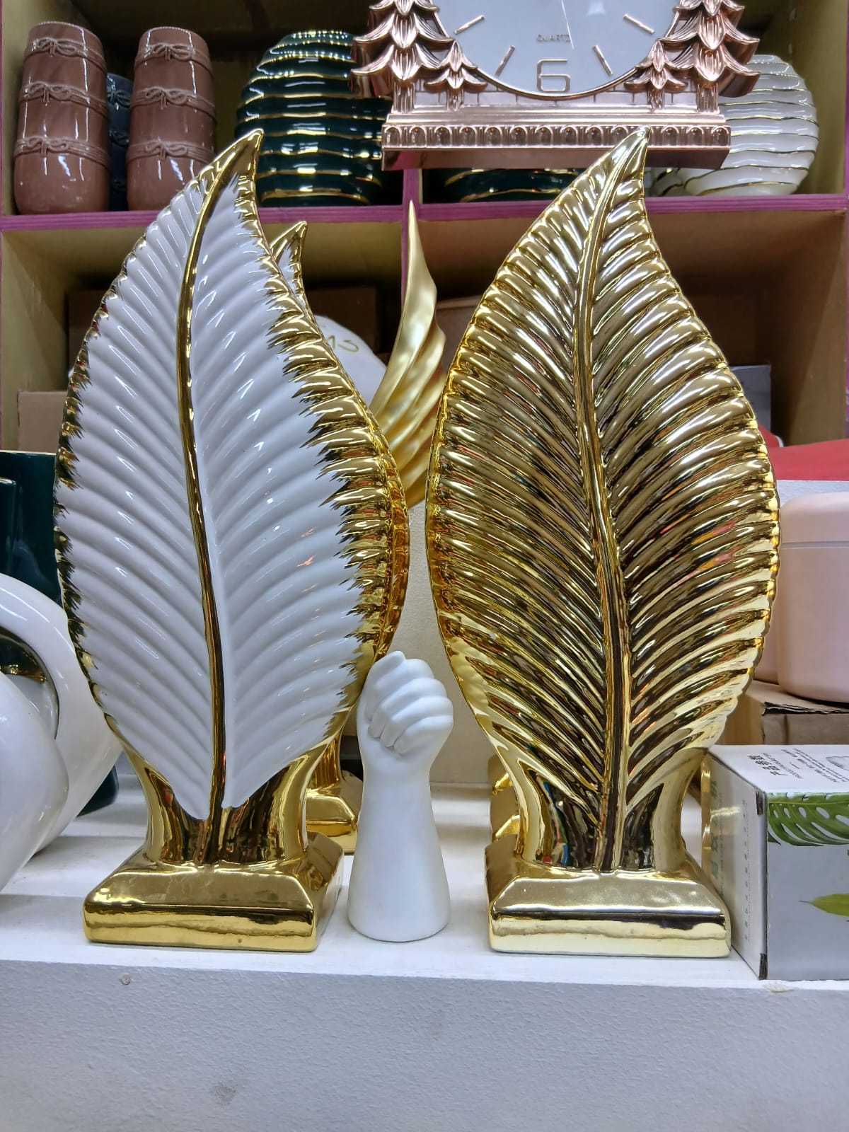 FLOWER. Big ceramic flower, High-quality ceramic craftsmanship, Beautiful petal detailing, Modern, elegant decorative accent, Suitable for home, office, studio, or gifting,