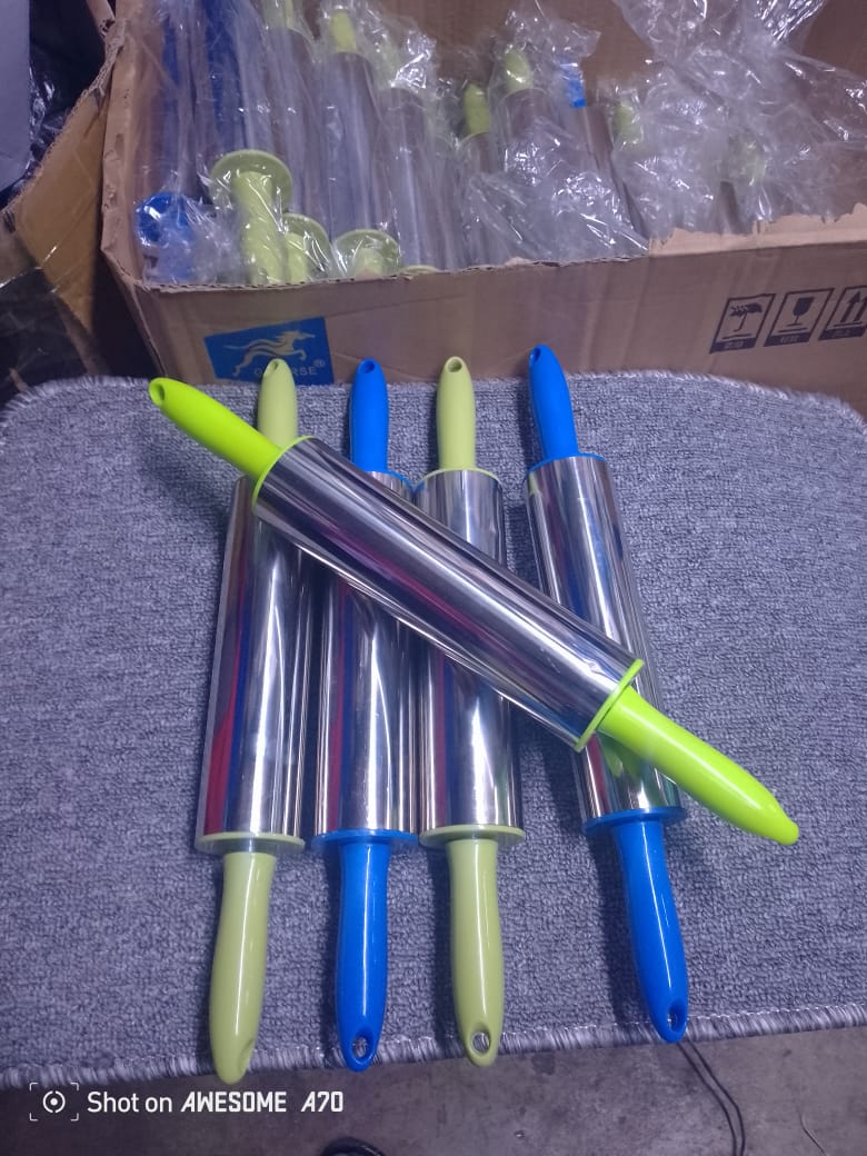 ROLLING PIN. Stainless Steel Rolling Pin Non Stick Pastry Roller with Handles, Non-stick, easy to use and convenient to clean. Great for home kitchen use.