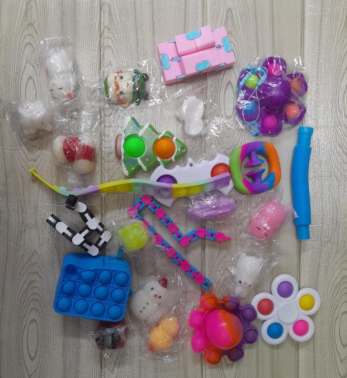 AUTISTIC TOYS. Sensory Fidget Toys for Kids and Toddlers - 24Pcs Textured Squishy With Suction and Stretchy Fidgets for Autistic Children, Quiet for Classroom, Engage and inspire children.