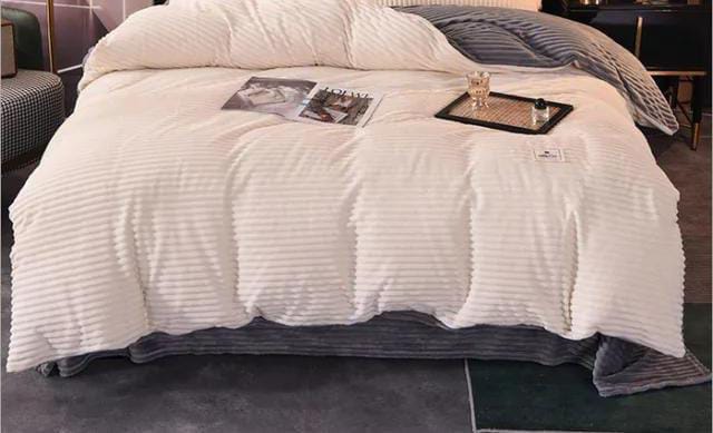 🌙 Just In! Plush Velvet Duvet — Ultra Soft & Perfect for 6x6 Beds!