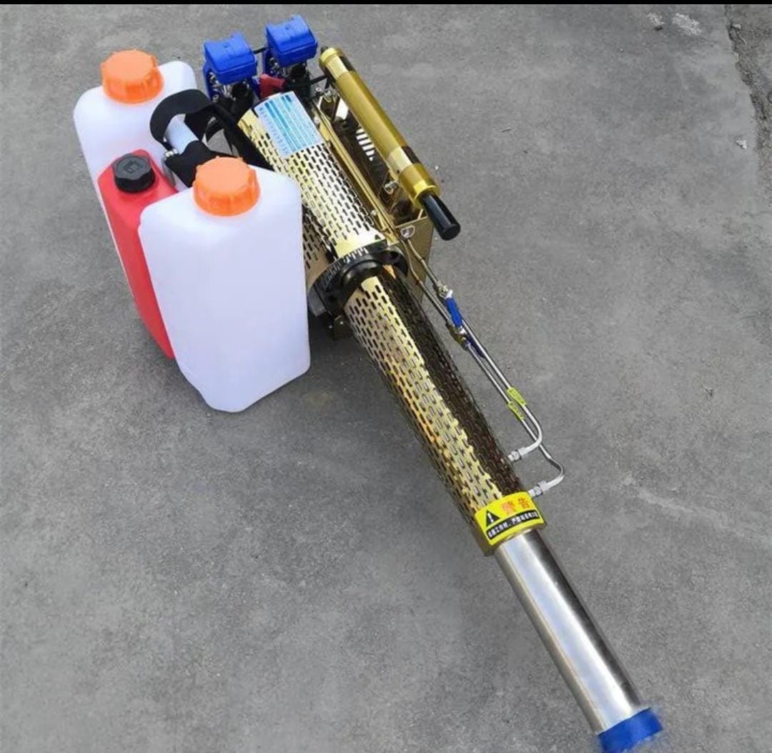 Fogging sprayer machine with a tank