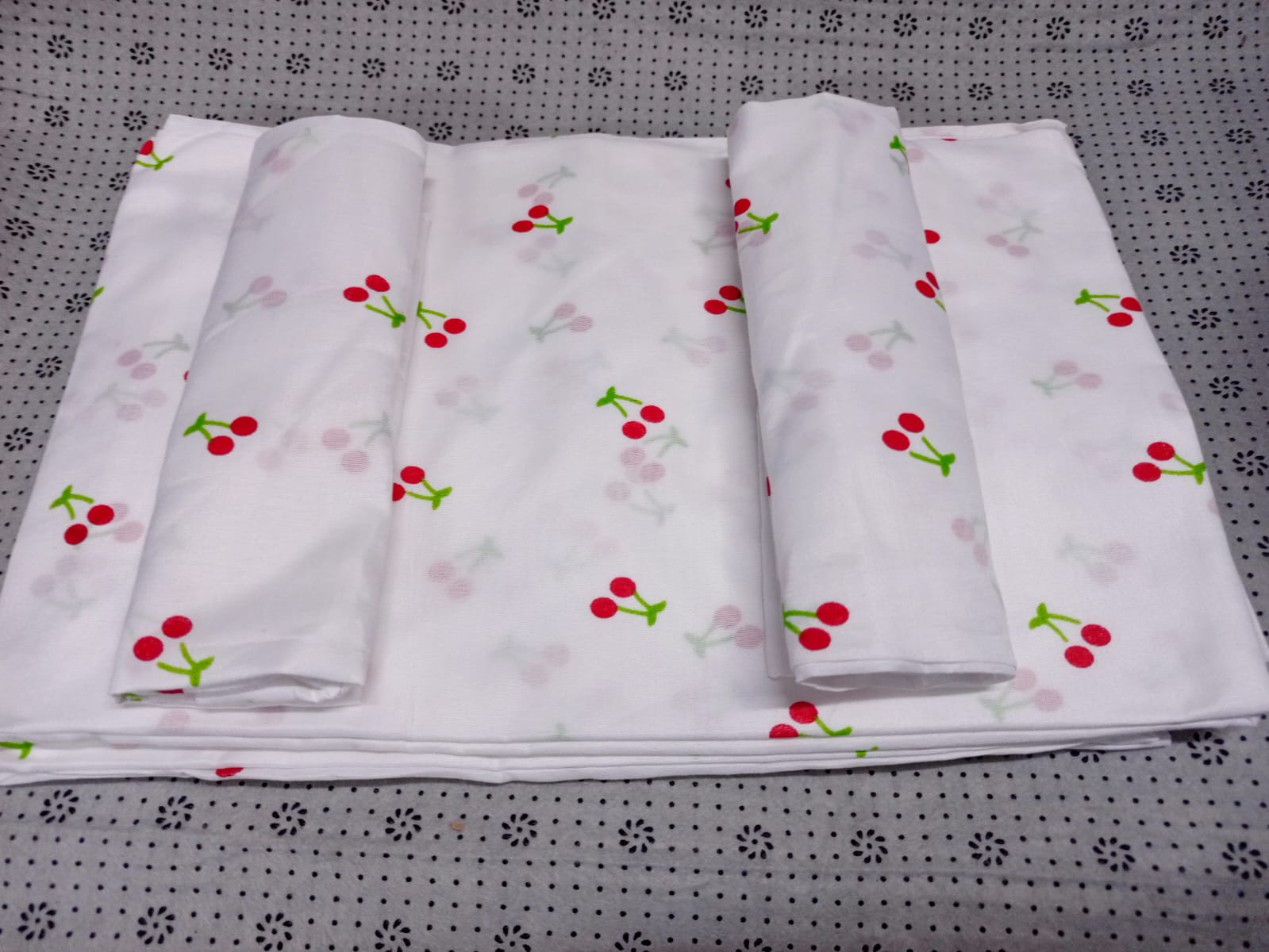 4*6 4 Pcs Bedsheet Sets ( 2 Pcs Bedsheet, 2 Pcs Pillowcases)Comfortable and Available in Different Designs