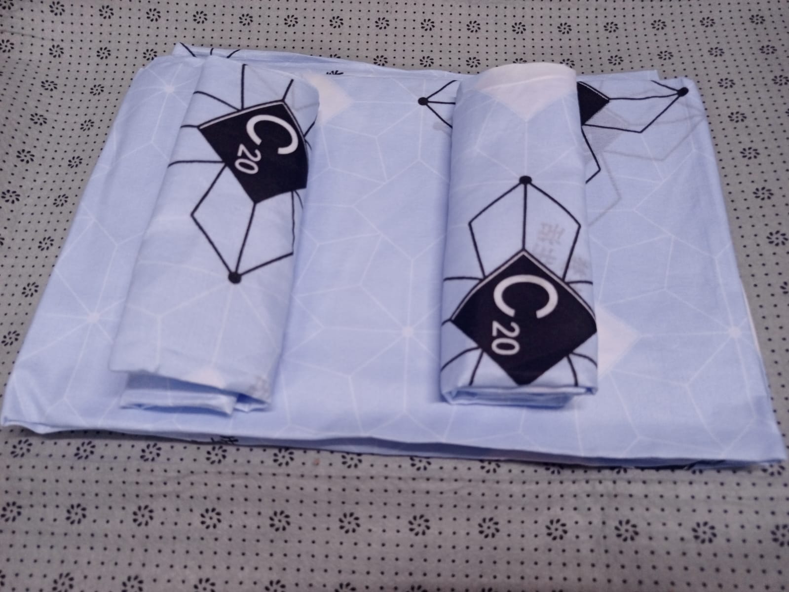 4*6 4 Pcs Bedsheet Sets ( 2 Pcs Bedsheet, 2 Pcs Pillowcases)Comfortable and Available in Different Designs