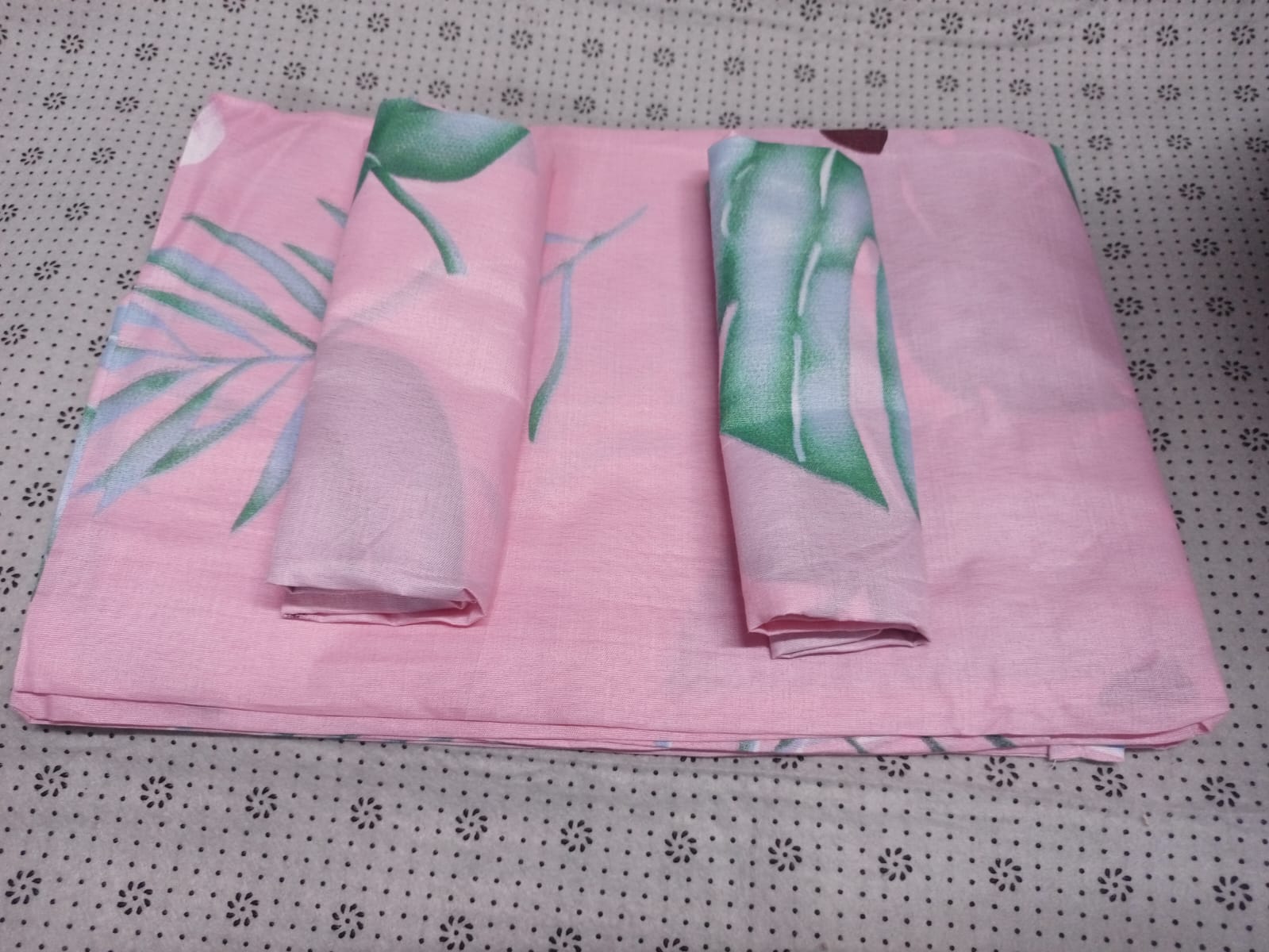4*6 4 Pcs Bedsheet Sets ( 2 Pcs Bedsheet, 2 Pcs Pillowcases)Comfortable and Available in Different Designs