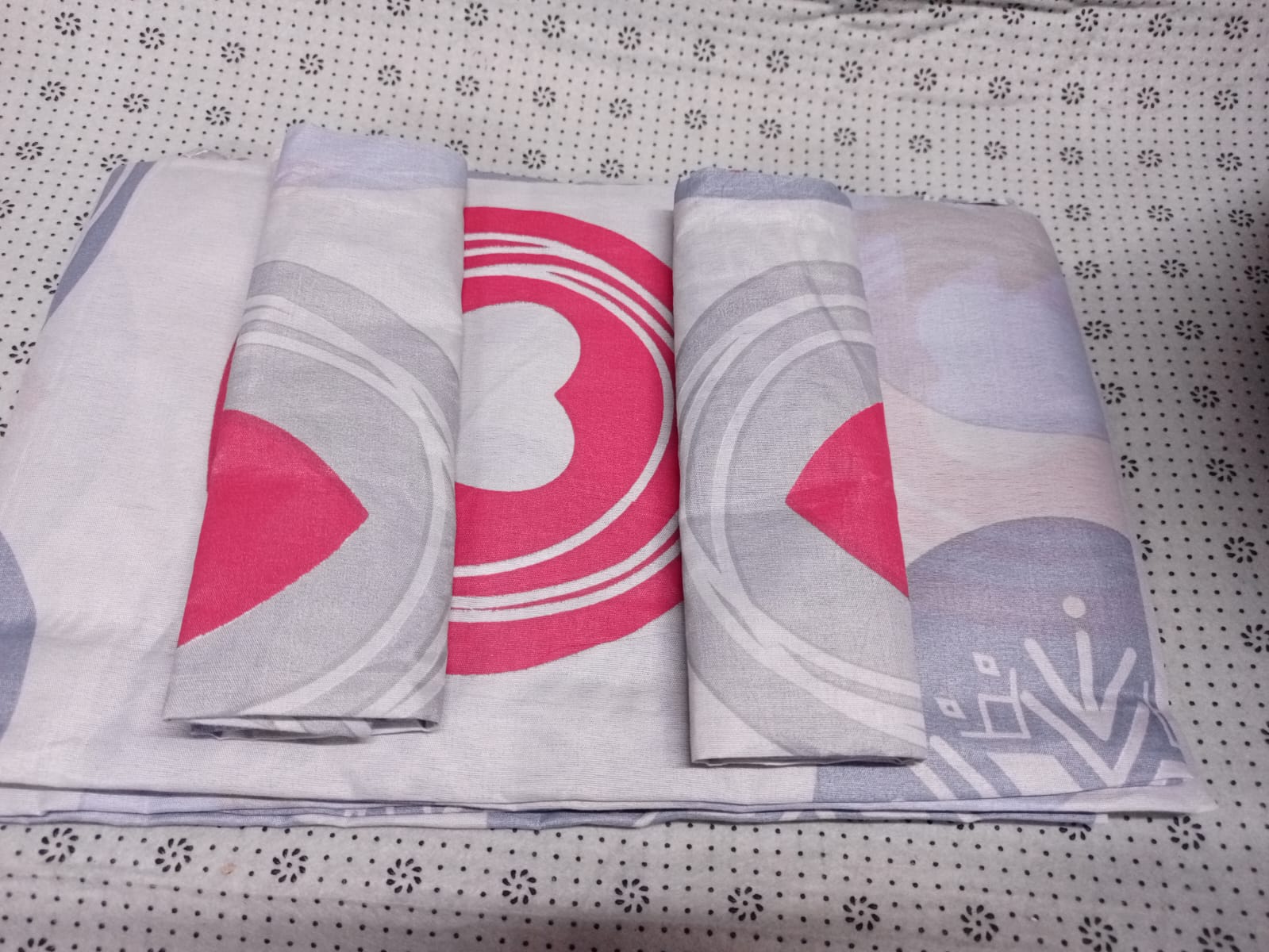 4*6 4 Pcs Bedsheet Sets ( 2 Pcs Bedsheet, 2 Pcs Pillowcases)Comfortable and Available in Different Designs