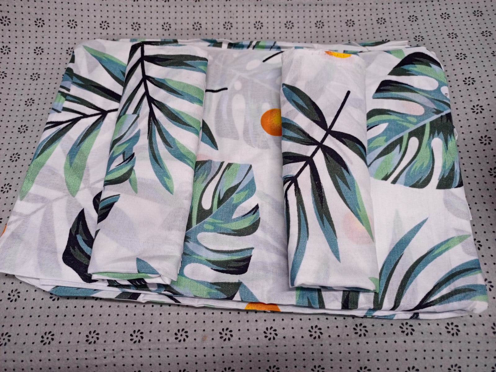 4*6 4 Pcs Bedsheet Sets ( 2 Pcs Bedsheet, 2 Pcs Pillowcases)Comfortable and Available in Different Designs