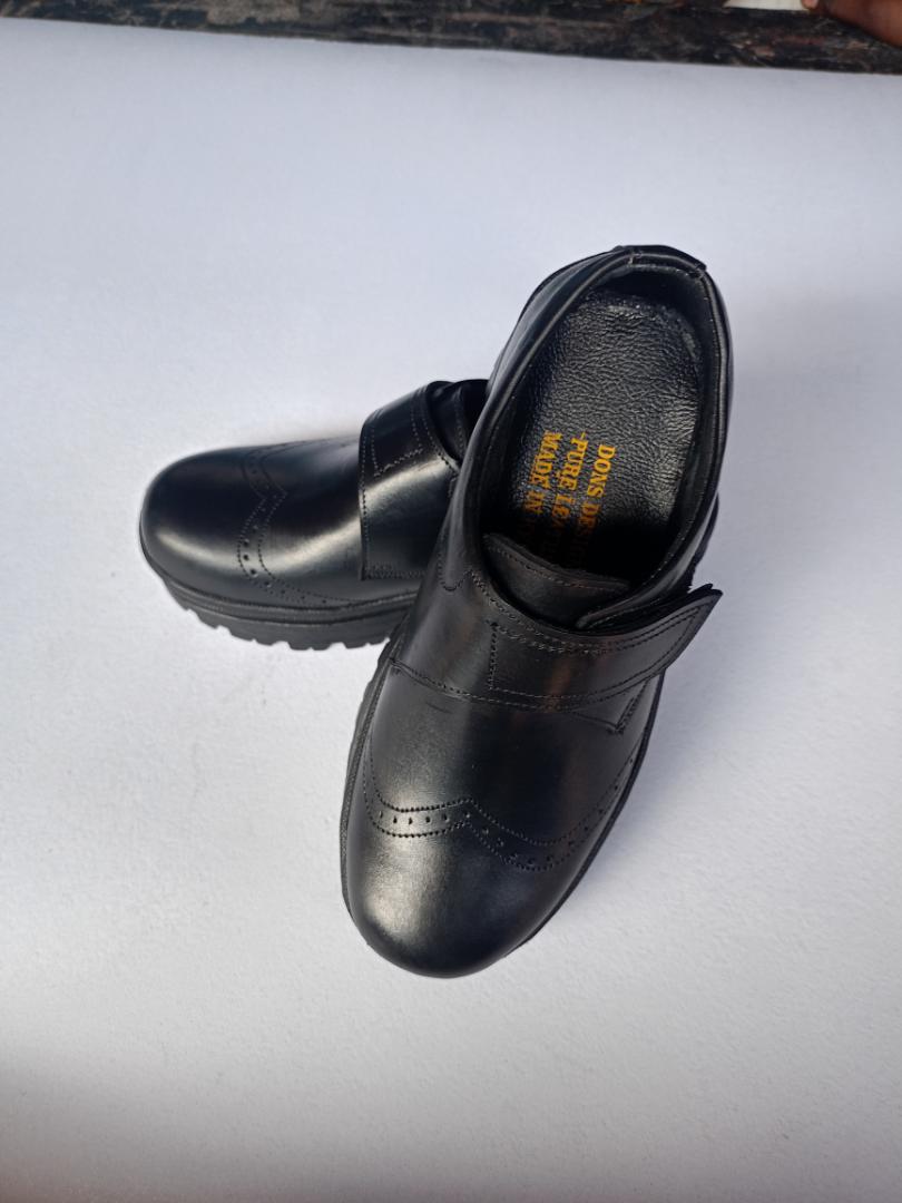 New design Comfortable Durable Black Pure Leather Back To School Shoes,Unisex for both Boys and Girls,school children comfortable with strong durable Vecro strap