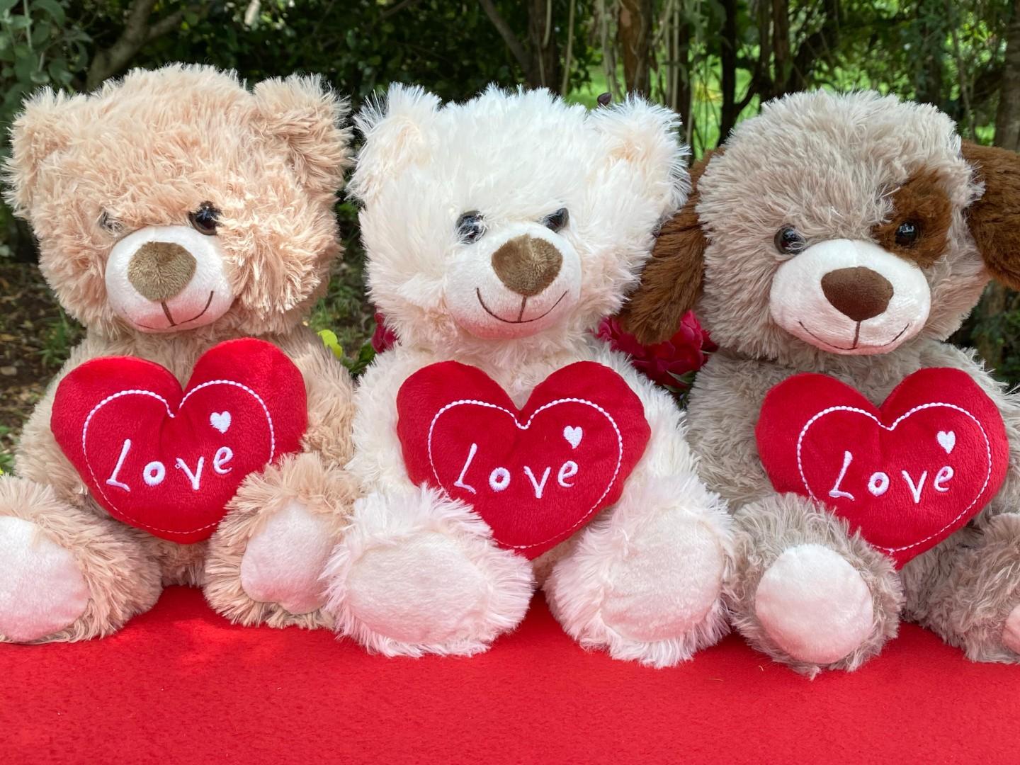 FLUFFY TEDDY BEAR DOLLS, VERY SOFT AND SMOOTH. VERY COLOURFULL AND DECORATIVE. BEST GIFT AND DECOR