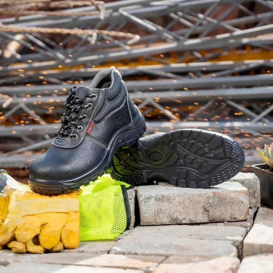 ORIGINAL BLACK LEATHER AND RUBBER SOLE SAFETY BOOTS, INDUSTRIAL BOOTS, SAFETY SHOES, COMPANY SHOES