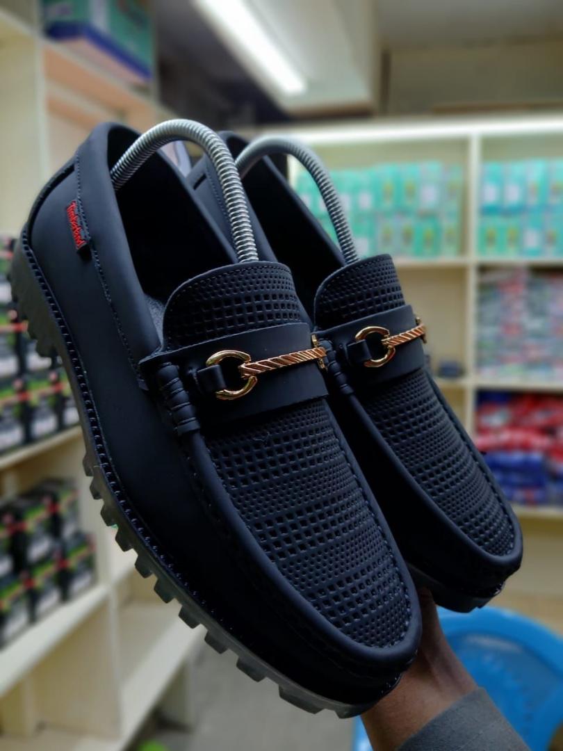 ORIGINAL LEATHER TIMBERLAND CLASSIC LOAFERS, BLACK CASUAL AND OFFICIAL SHOES BROWN LEATHER (BEST SHOP FOR LOAFERS, OFFICIALS, CASUALS, SNEAKERS)