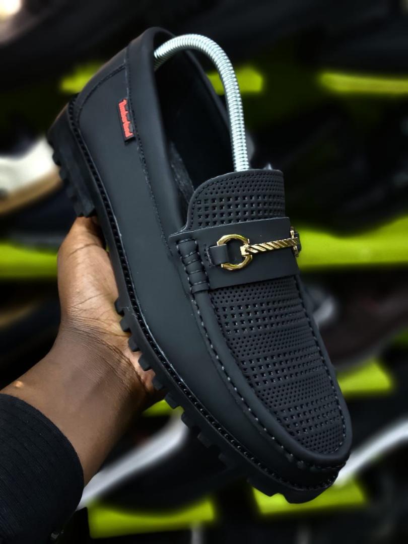 ORIGINAL LEATHER TIMBERLAND CLASSIC LOAFERS, BLACK CASUAL AND OFFICIAL SHOES BROWN LEATHER (BEST SHOP FOR LOAFERS, OFFICIALS, CASUALS, SNEAKERS)