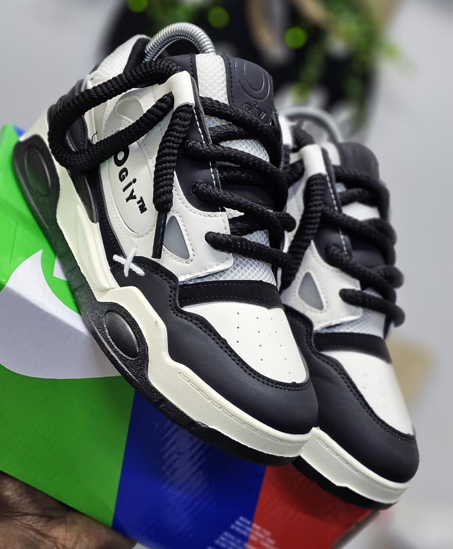 🔥( ON OFFER ) CAMIO OGIY TM RETRO SHOES HIGH PREMIUM ORIGINAL SNEAKERS. EDITION TRAINERS HIGH QUALITY SNEAKERS BLACK AND WHITE. Best shop for Airforce, Air jordan, Airmax tn, Air force ) GENERIC