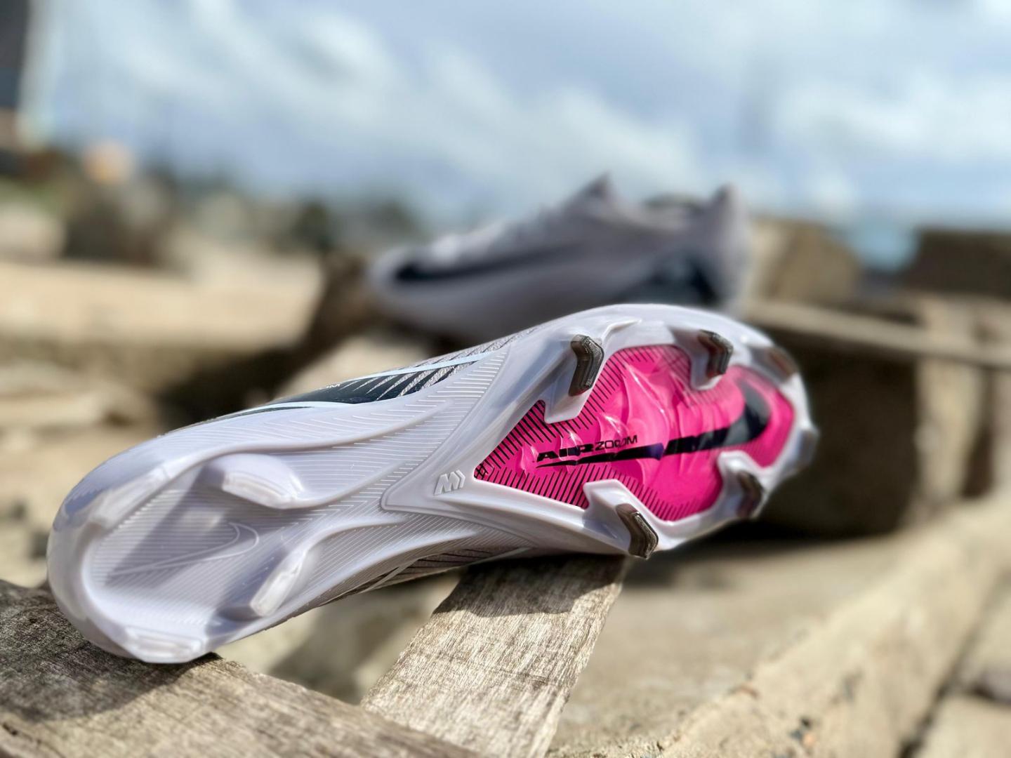 Original Air Zoom Mercurial Vapor 16 Elite FG Firm Ground Soccer Cleats - White/Black/Blue/Gold. Pack Football Boots. Football Boots, Shadow Pack Soccer boots, ground soccer clears, purple yellow whit