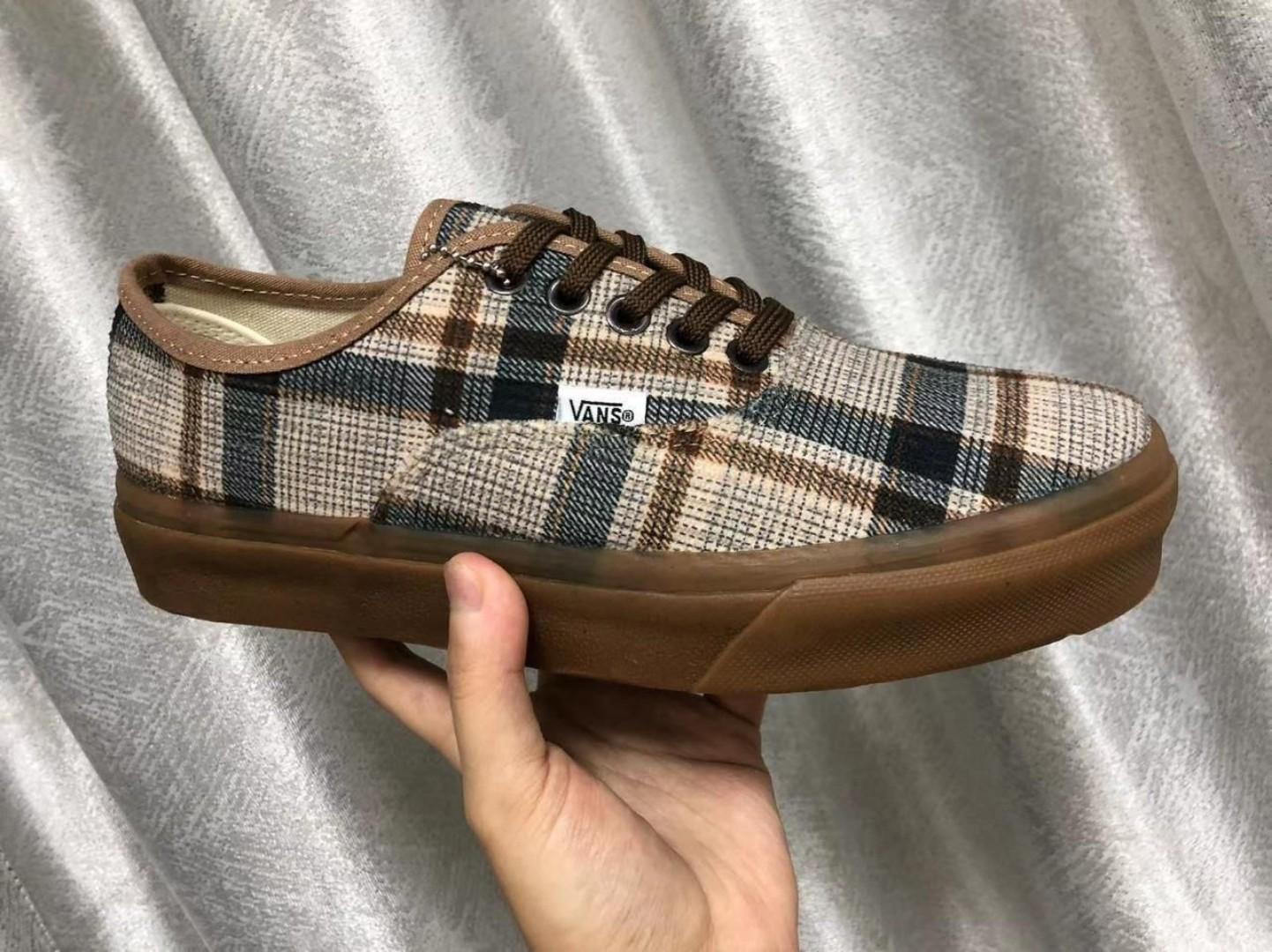 NEW ARRIVAL VANS OF THE WALL, CUSTOMIZED VANS, CASUAL RUBBERS, LACE UP, VERY COMFORTABLE AND DURABLE RUBBER SHOES. BEST SHOP FOR VANS, MENS RUBBERS, WOMEN RUBBERS