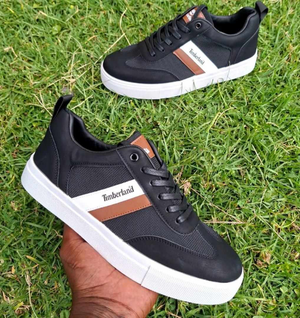 ORIGINAL LEATHER TIMBERLAND CLASSIC CASUALS SHOES, BLACK CASUAL AND OFFICIAL SHOES BLACK LEATHER (BEST SHOP FOR LOAFERS, OFFICIALS, CASUALS, SNEAKERS)