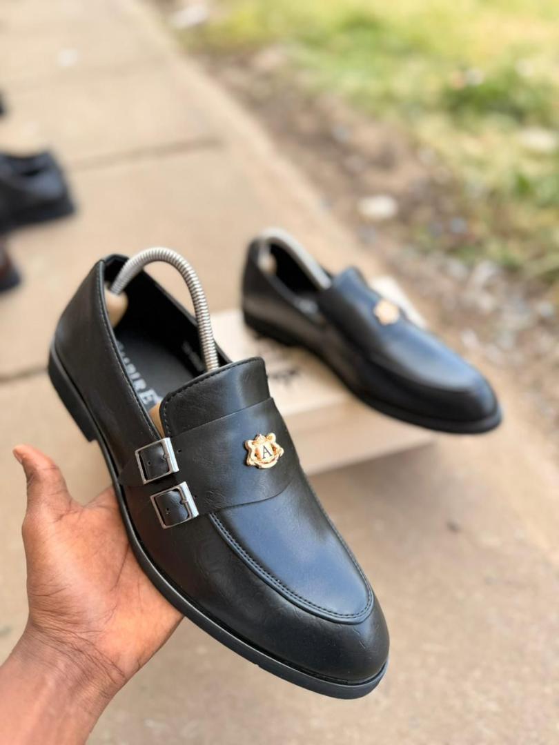 ORIGINAL BLACK MENS OFFICIAL LEATHER ITALIAN OFFICE AND CASUAL OXFORDS SHOES, VERY CLASSY AND FASHIONABLE, OFFICIALS, CASUAL BOOTS.