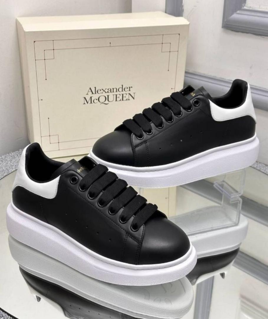 🔥 ON OFFER ALEXANDER MCQUEEN BLACK &W WHITE CLASSIC MENS CASUAL SHOES, BLACK CASUAL AND OFFICIAL BOOTS SHOES,  LEATHER (BEST SHOP FOR LOAFERS, OFFICIALS, CASUALS, SNEAKERS)(generic)