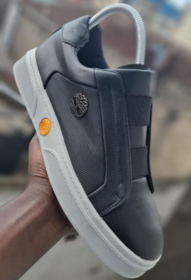 🔥 ORIGINAL LEATHER BLACK TIMBERLAND CLASSIC CASUALS SHOES, WHITE CASUAL AND OFFICIAL SHOES BROWN LEATHER (BEST SHOP FOR LOAFERS, OFFICIALS, CASUALS, SNEAKERS)