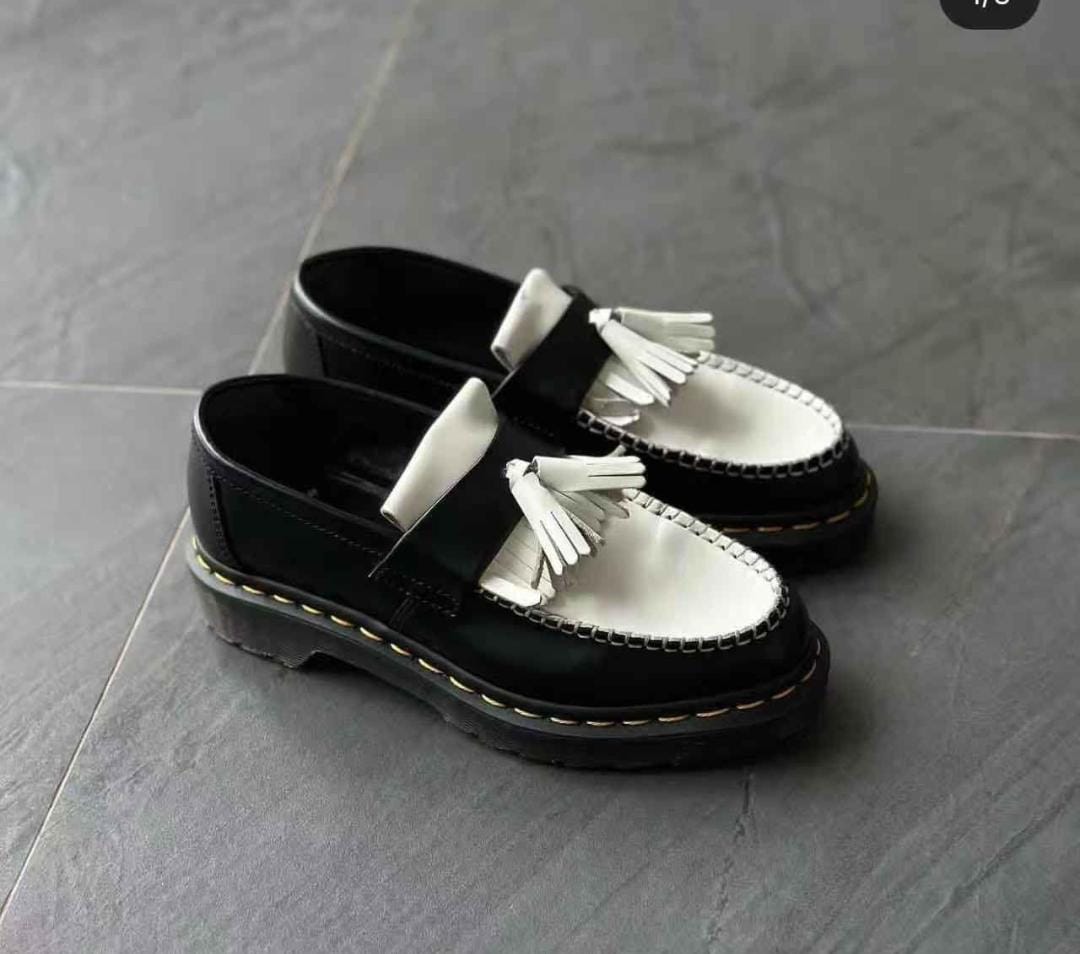 🔥 (On offer) Leather Dr. Martens Adrian Black and White Contrast Tassel Loafers, a classic slip-on shoe featuring a kiltie fringe, double tassel design, and signature yellow welt  stitching. (Generic