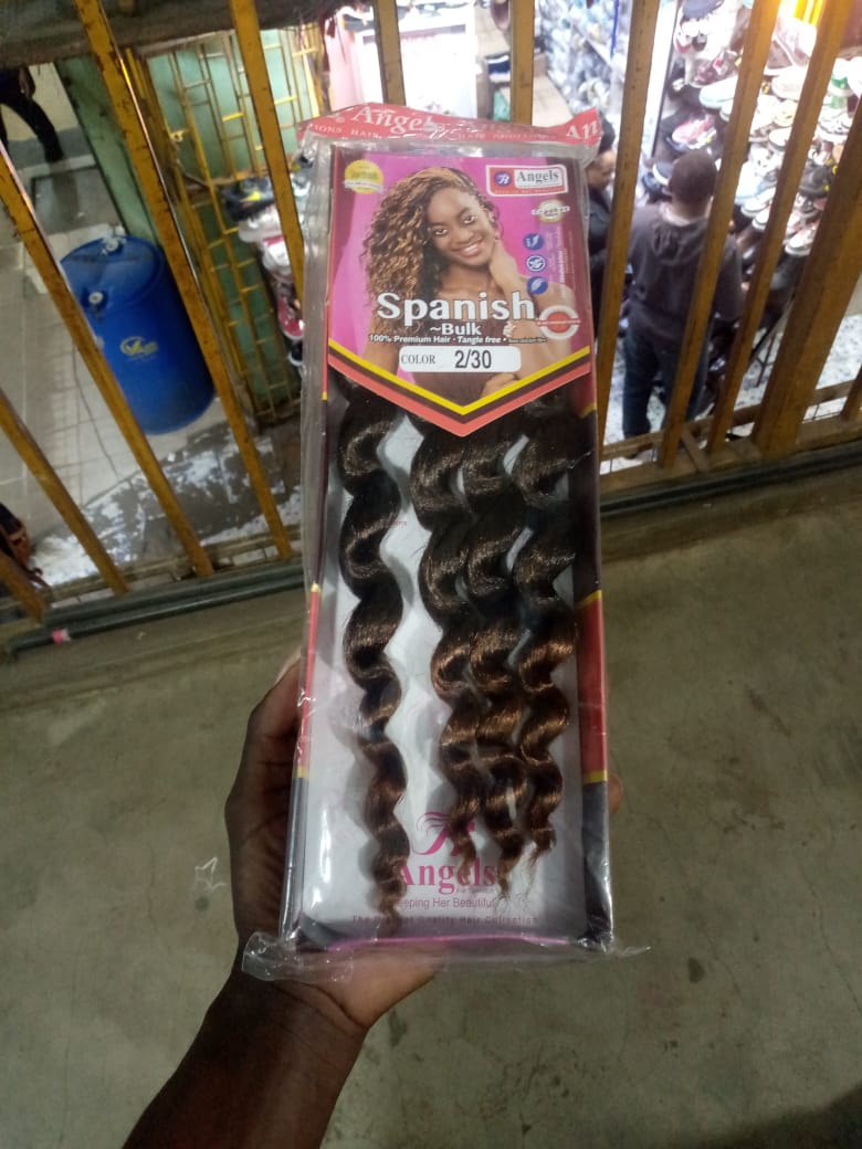 Spanish Bulk Long Colour 1/900 - Black / Burgundy.Transform your look with the luxurious Angels Spanish Long braiding hair in the stunning Colour #1/900, a sophisticated blend of black and burgundy. T