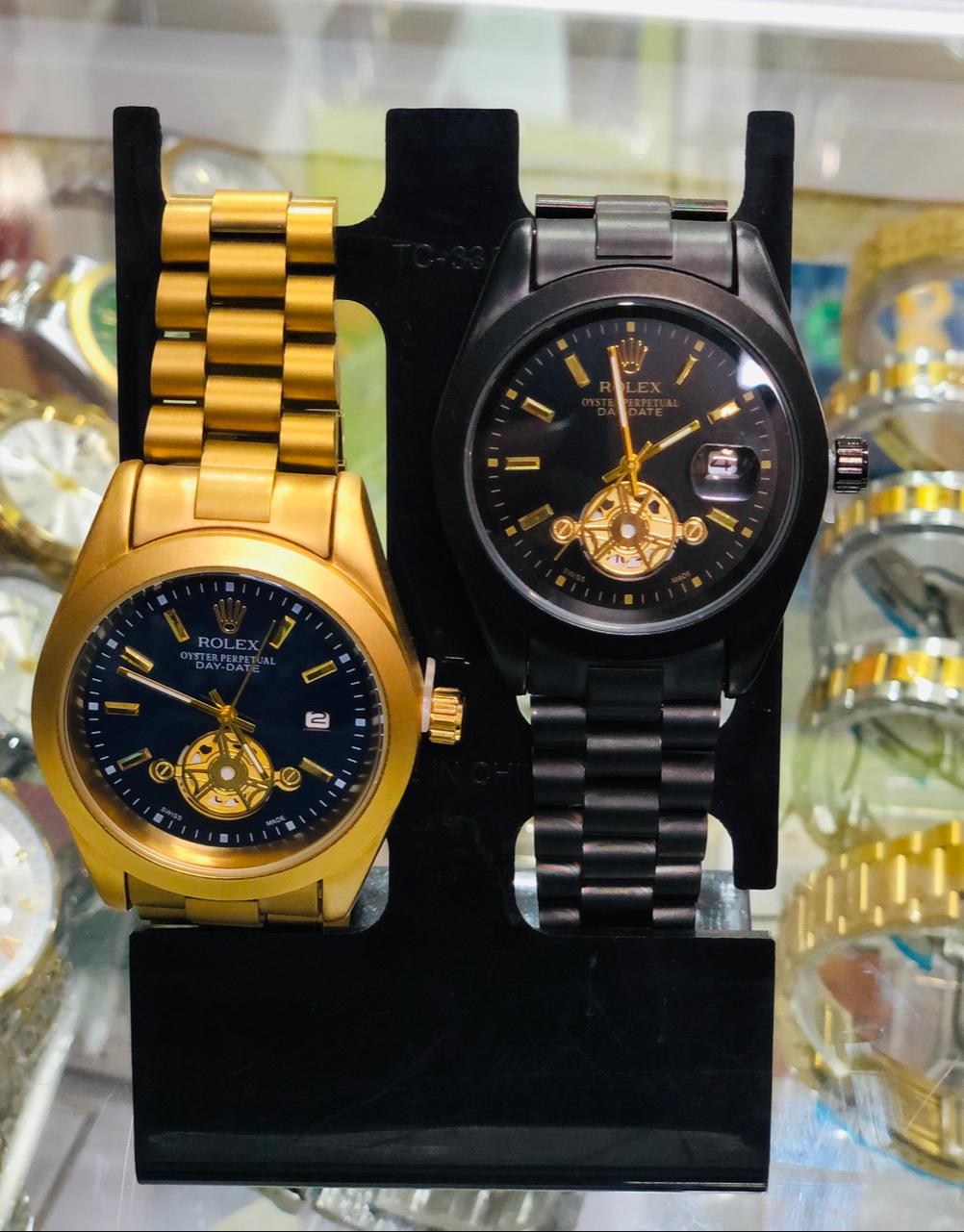 ROLEX WATCH FOR MEN •Easy to Wear

High hardness glass mirror abrasion resistance
The three hands are very classic and the rhinestone design is very fashionable
The band has a perforated design and ca