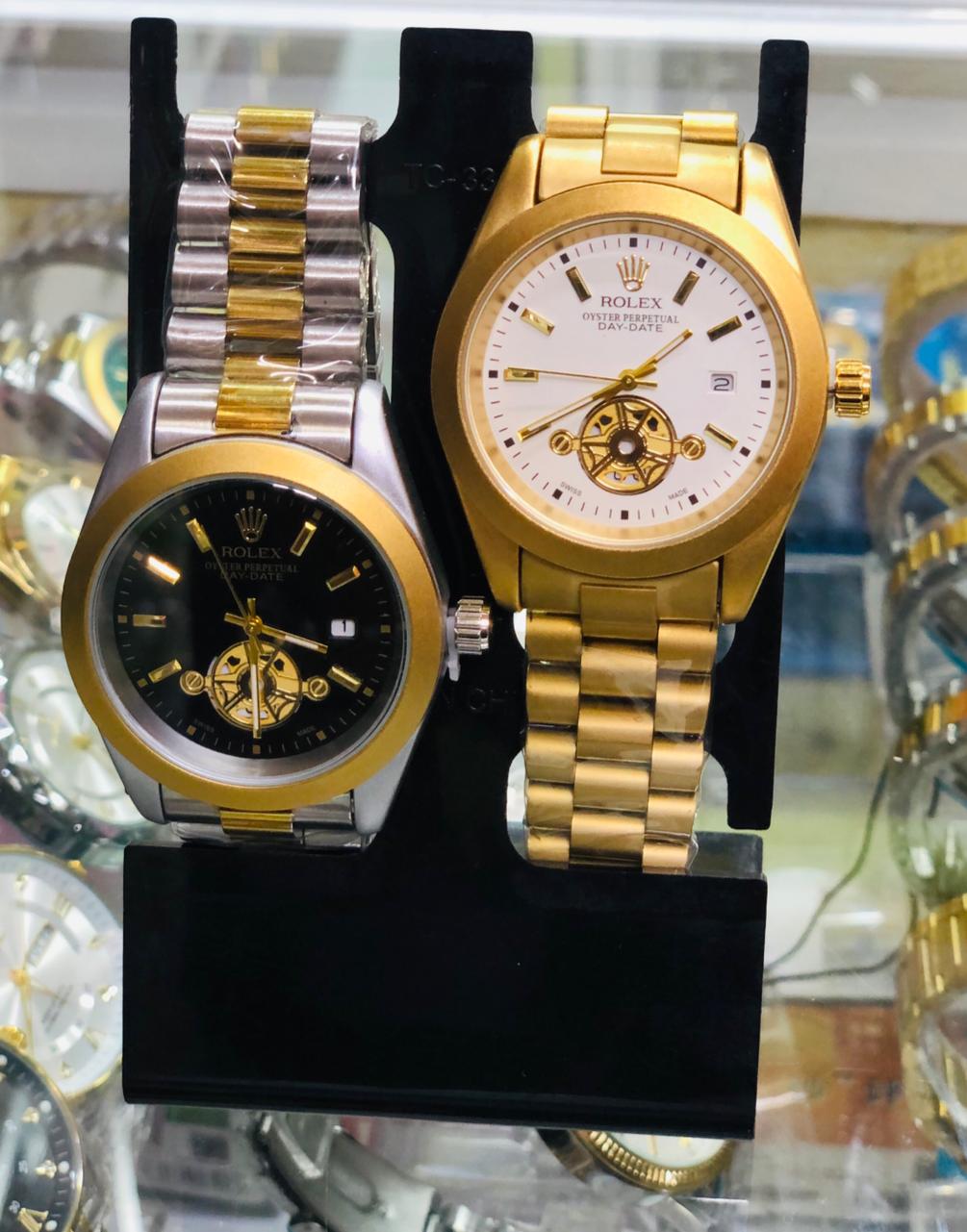 ROLEX WATCH FOR MEN •Easy to Wear

High hardness glass mirror abrasion resistance
The three hands are very classic and the rhinestone design is very fashionable
The band has a perforated design and ca