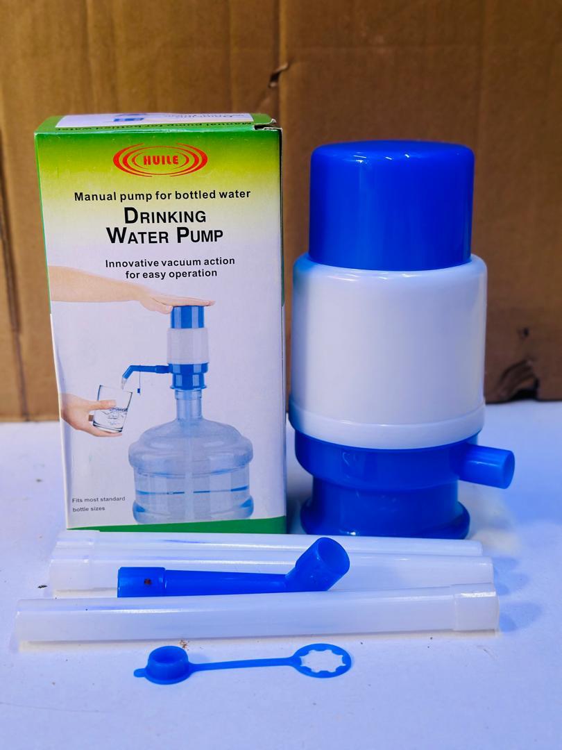 Manual water pump Removable tube for easy cleaning
Fits most standard 5-6 gallon water bottles
Environmentally Friendly
Delivers 8 Ounces of Water in Seconds
WHAT’S IN THE BOX
1 x Drinking Water Pump