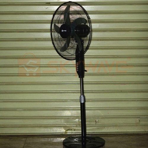 😇👏JUS TOR YOU👏Amtec 18 inches AC/DC standing fan.Model: AM-1801
Power Input: 12V DC / 240V AC
Blade Size: 18 inches
Speed Settings: 3 (Low, Medium, High)
Oscillation: Yes
Height: Adjustable