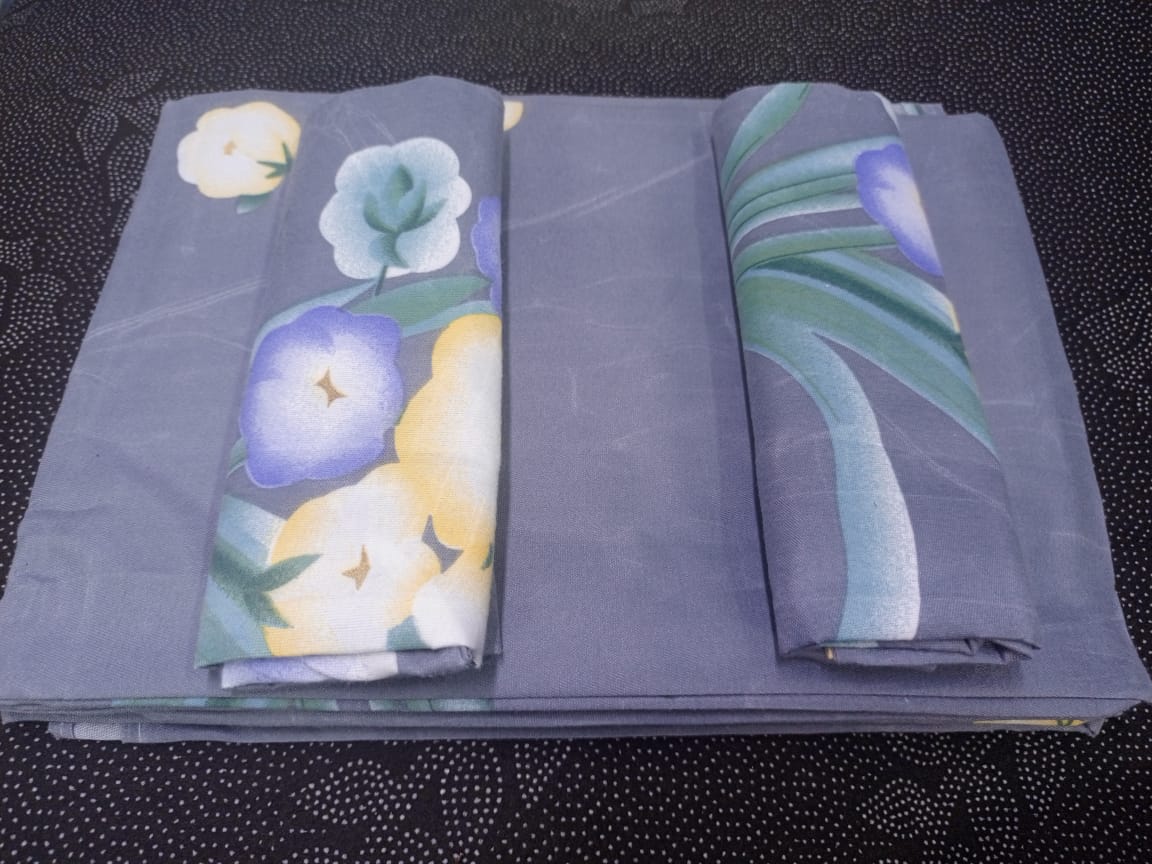 🍌🫒Comfy 4 Pc Bedsheets 5 *6.2 pcs bedsheets 
✨2 pcs pillow cases

Multi color as per Picture
Fade resistant
Brightens your Bedroom