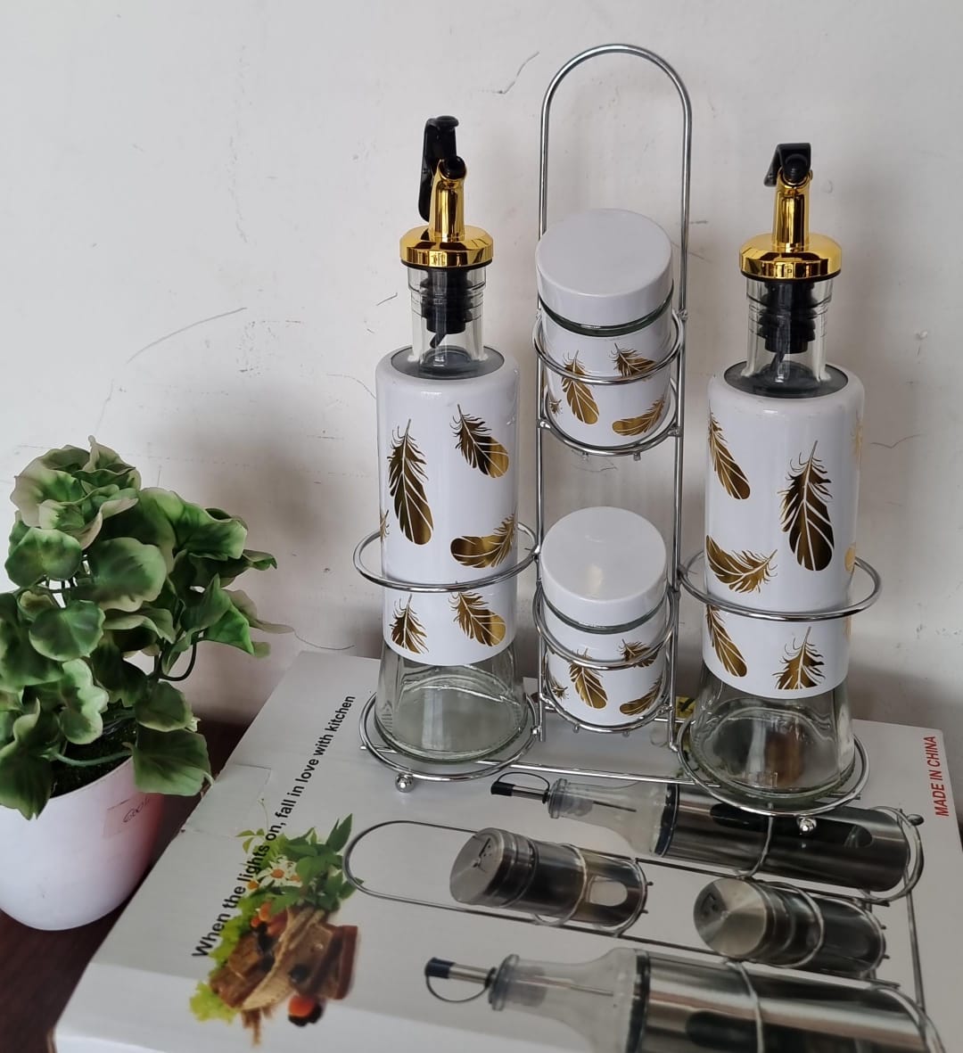 5-in-1 Seasoning Set with 2×300ml Oil Dispensers and 2×100ml Salt Shakers with Stainless Steel Stand – Kitchen Condiment Organizer for Cooking, Dining, and Barbecue