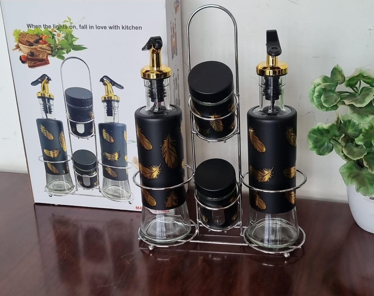 5-in-1 Seasoning Set with 2×300ml Oil Dispensers and 2×100ml Salt Shakers with Stainless Steel Stand – Kitchen Condiment Organizer for Cooking, Dining, and Barbecue
