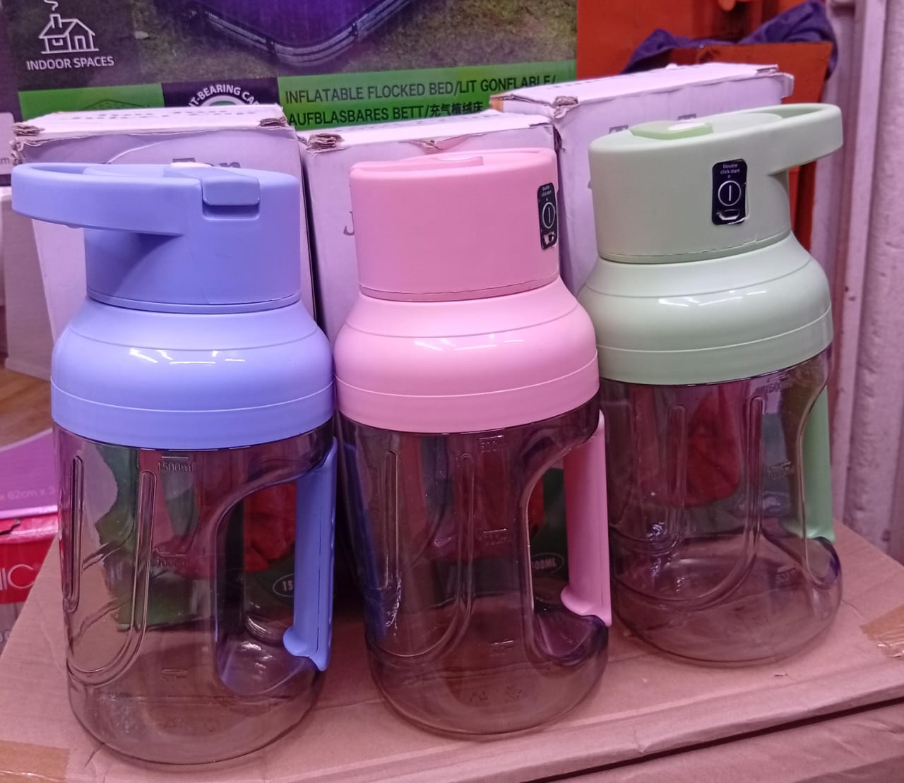 🎇PRICE DROPPED🎀Portable Blender for Shakes and Smoothies 1500ml with handle and 6 blades🤮made of stainless steel and a powerful system.
 fast mixing speed and a 
lIt can be charged with a mobile po